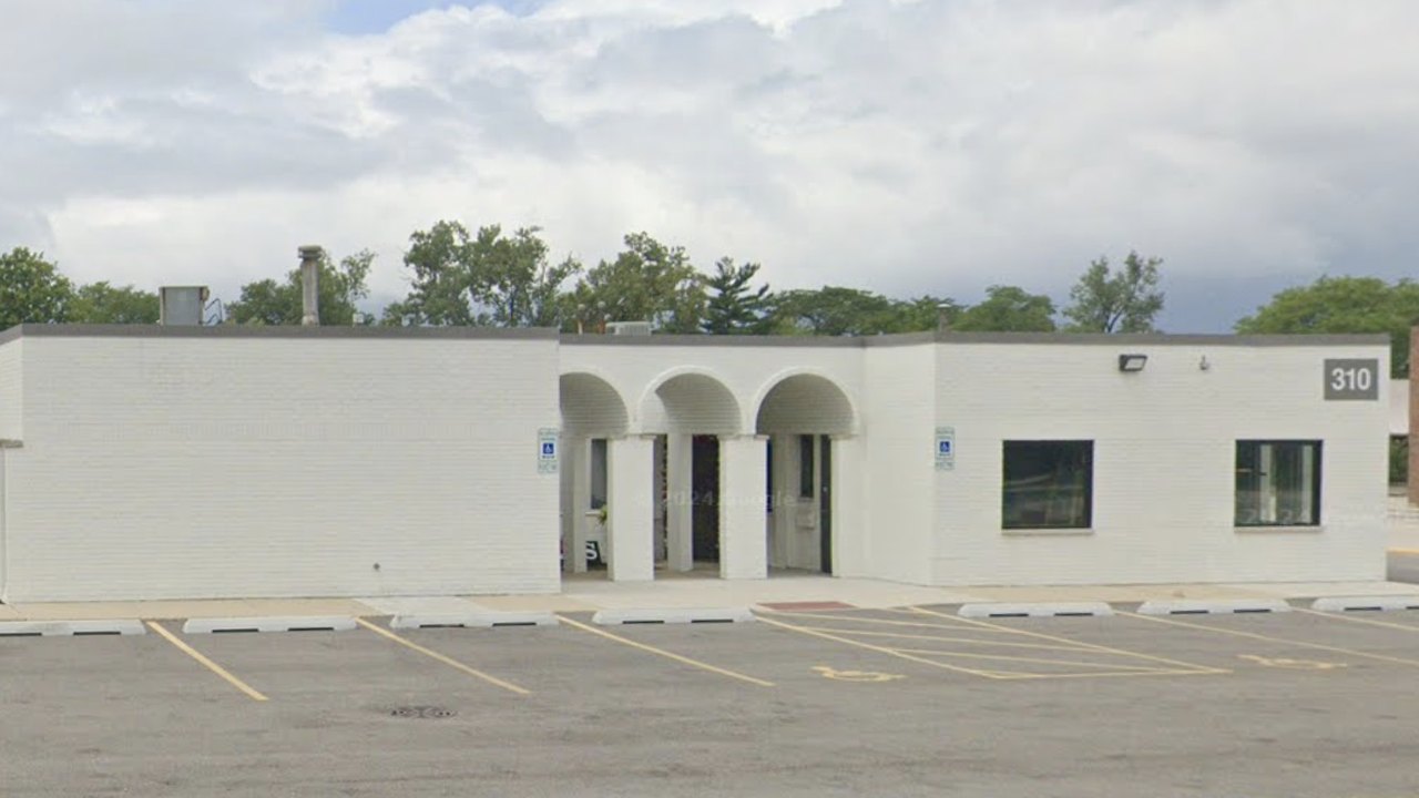 The front of 310 Melvin Dr. in Northbrook